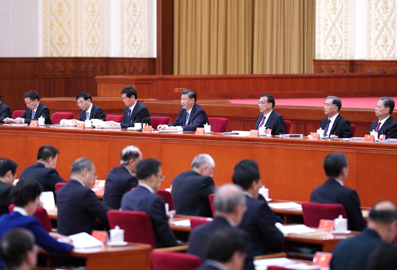 中國(guó)共產(chǎn)黨第十九屆中央委員會(huì)第五次全體會(huì)議,于2020年10月26日至29日在北京舉行。這是習(xí)近平、李克強(qiáng)、栗戰(zhàn)書(shū)、汪洋、王滬寧、趙樂(lè)際、韓正等在主席臺(tái)上。新華社記者 殷博古 攝