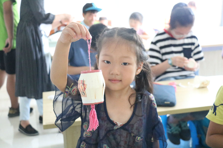 “變廢為寶,樹立環(huán)保意識”.jpg