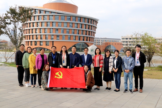商學(xué)院教工第一黨總支與濱江學(xué)院黨支部舉行校校結(jié)對共建簽約儀式1.jpg
