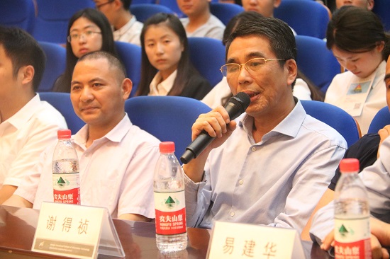 福耀無(wú)錫分公司總經(jīng)理吳則端.JPG