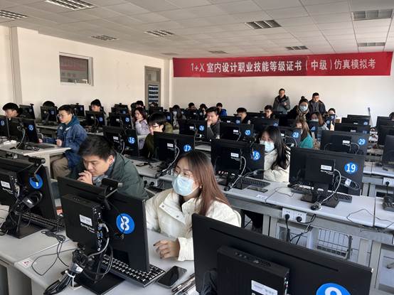 人們在看臺(tái)上的人和電腦低可信度描述已自動(dòng)生成